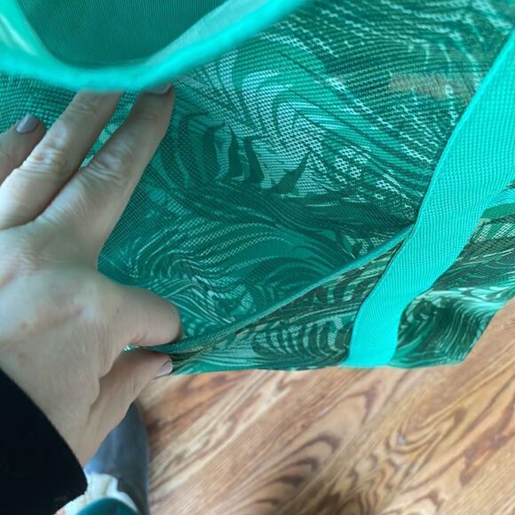 Beautiful green palm leaves beach bag Mesh Beach Tote durable fits a lot pockets - Picture 7 of 10